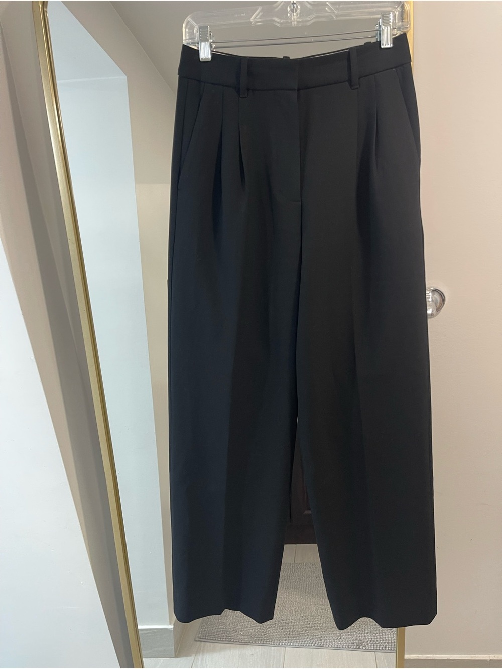 Aritzia Wilfred The Effortless Pant Eversential Black Size 6 30.5”